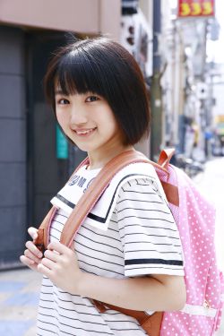 从短袖里看到女同学小背心